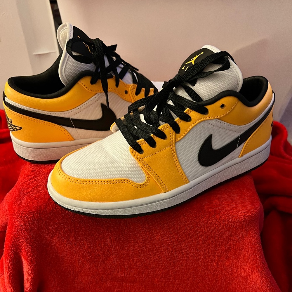 SOLD!!Nike Dunk Lows Retro size 7W